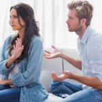 Kad labāk klusēt: 2 lietas, ko nekad nevajadzētu teikt savam