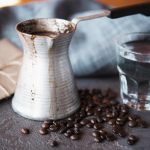 Jūsu kafija garšos simtiem reižu labāk: vienkārši pievienojiet tai šķipsniņu šī produkta. Jūsu kafija garšos simtiem reižu labāk: vienkārši pievienojiet tai šķipsniņu