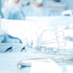 Kāda Odesas sieviete ar asarām stāstīja par savas mātes nāvi, bet Kijevā ķirurgam tika izteiktas aizdomas pēc 28 gadus veca pacienta nāves. Kāda Odesas sieviete ar asarām stāstīja par savas mātes nāvi,