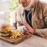 Ko nevajadzētu ēst, ja jums ir augsts asinsspiediens: eksperti ir nosaukuši 10 kaitīgus pārtikas produktus un dzērienus Ko nevajadzētu ēst, ja jums ir augsts asinsspiediens: eksperti ir