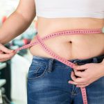 Treneris ir atklājis, kā, pavadot tikai 7 minūtes no rīta, iegūt plakanu vēderu pēc 40 gadu vecuma. Treneris ir atklājis, kā, pavadot tikai 7 minūtes no rīta,